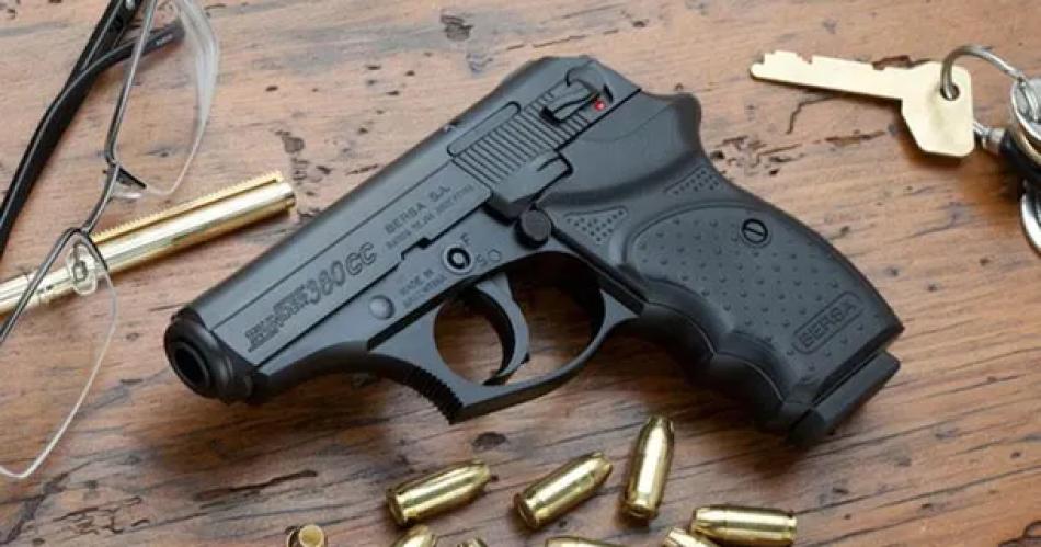 Horror en la escuela- una joven fue con un arma y centenares de municiones a clases