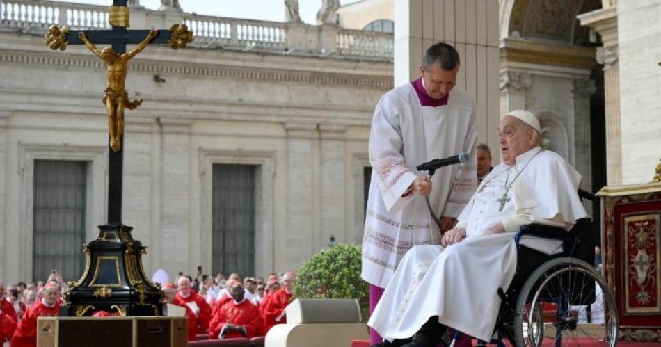 Domingo de Ramos- el papa Francisco reaparecioacute y pidioacute rezar por los maacutes necesitados