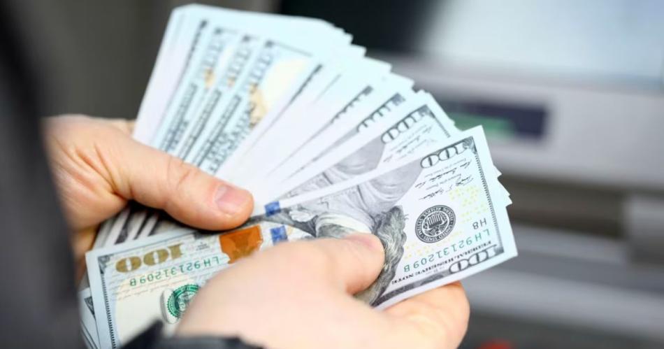 De acuerdo al nuevo sistema cambiario se prevé que el dólar flucte entre los 1000 y 1400 pesos