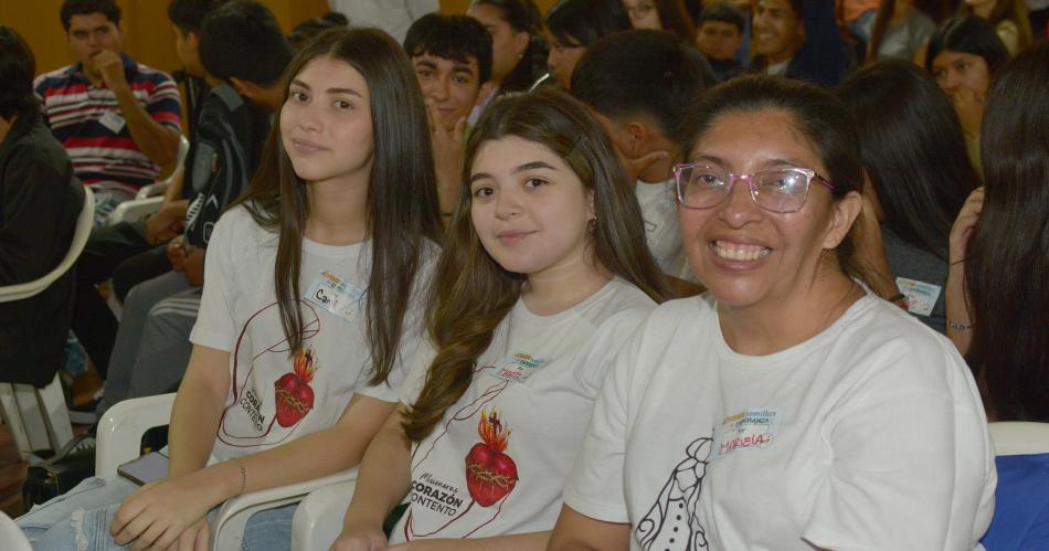 ENCUENTRO DE JOacuteVENES EN EL COLEGIO FRANCISCANAS