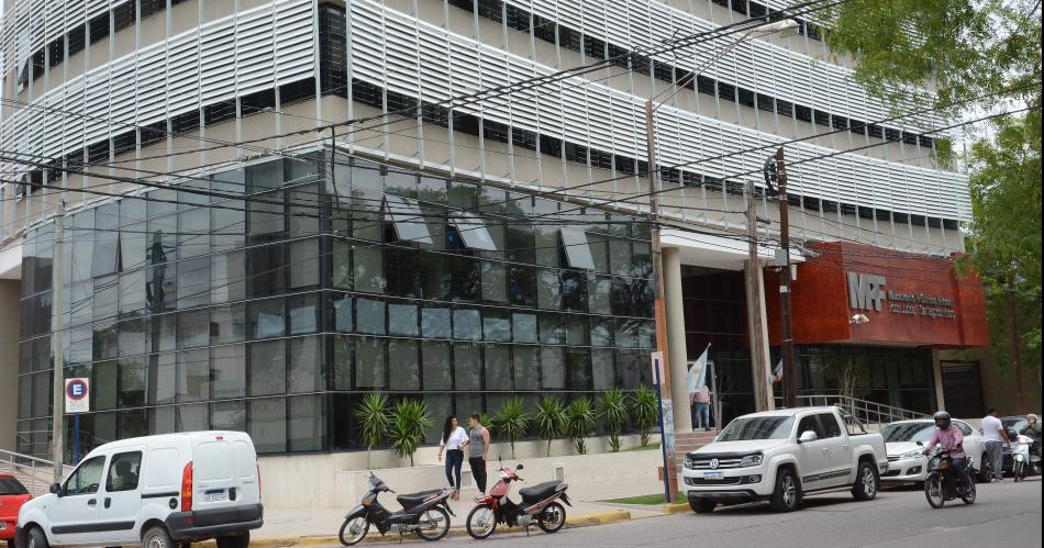 Le robaron un bolso con 70000000 a duentildeo de un conocido bar de zona sur