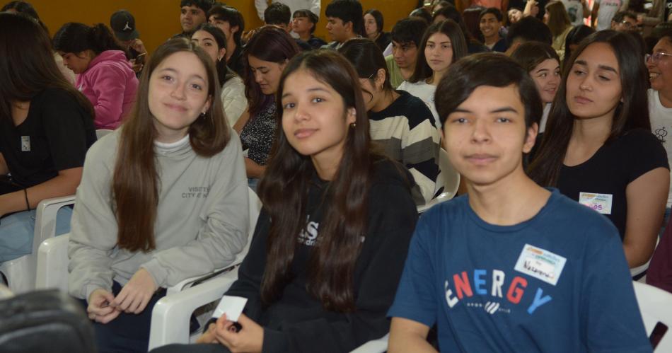 ENCUENTRO DE JOacuteVENES EN EL COLEGIO FRANCISCANAS