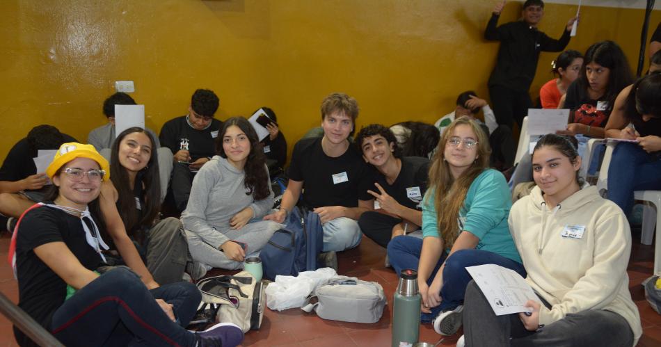 ENCUENTRO DE JOacuteVENES EN EL COLEGIO FRANCISCANAS