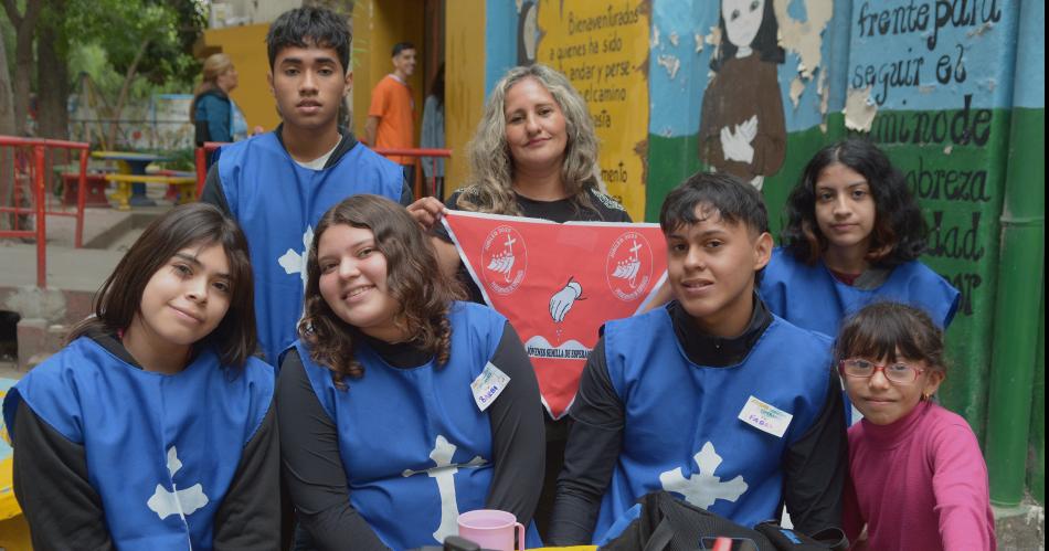 ENCUENTRO DE JOacuteVENES EN EL COLEGIO FRANCISCANAS