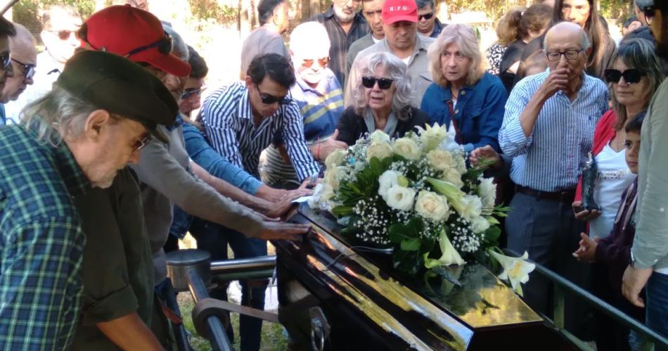 Sus seres queridos le dan el ltimo adiós a Musha Carabajal