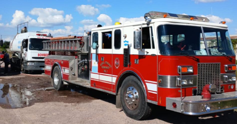VIDEO- La incansable tarea de los bomberos en el incendio del ex predio de ERSA