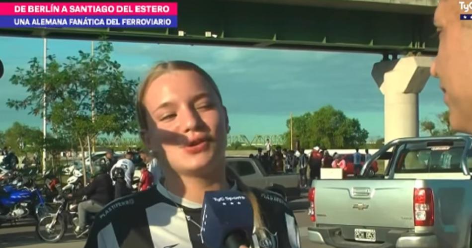 Furor por la alemana hincha del Ferroviario- Yo ando con la camiseta para todos lados