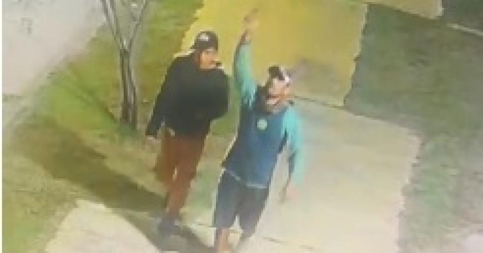 Entran a un cajero amenazan a adolescente y le quitan 60000