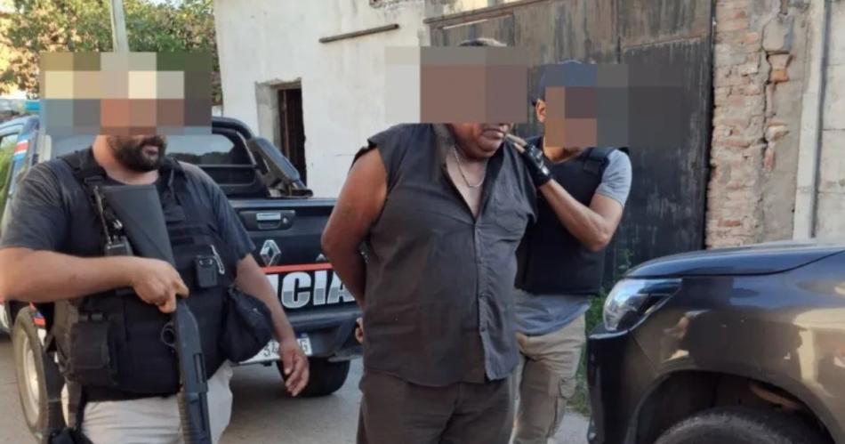 Momentos en que la policía detuvo al imputado