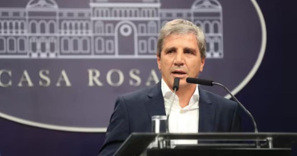 El dólar oficial cerró a 1160 en el Banco Nación y se achicó la brecha