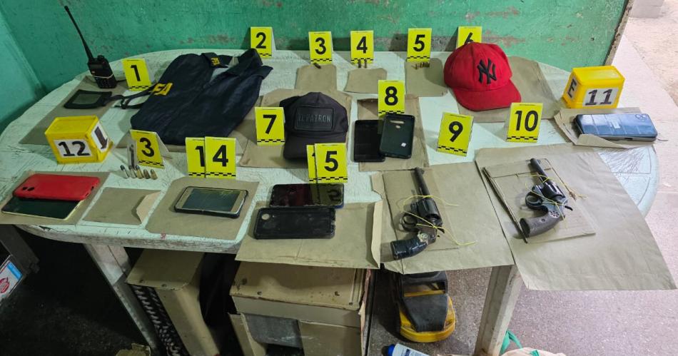 Vestidos con uniforme policial un triacuteo amedrentaba a la gente