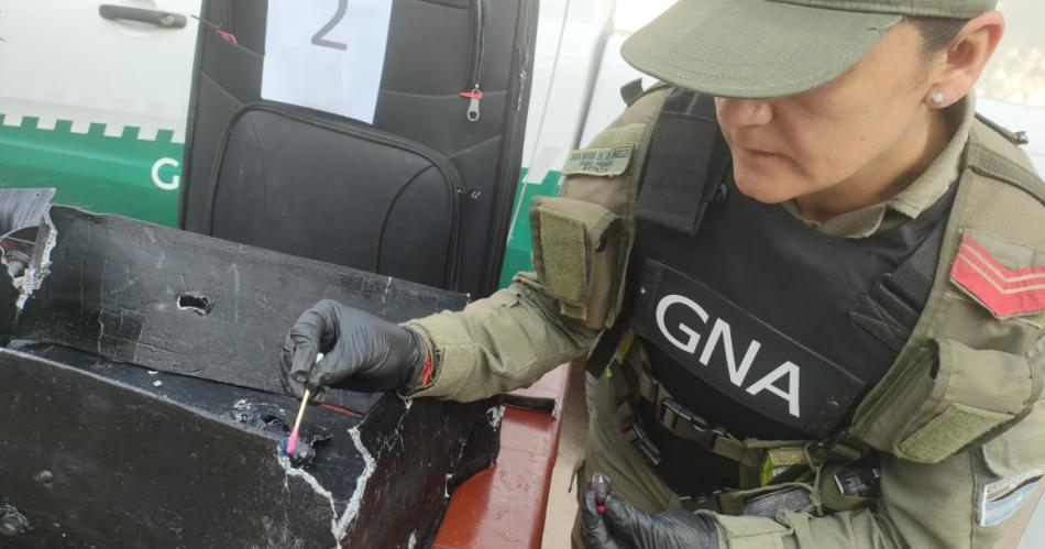 Operativo doble fondo- descubren a dos mujeres transportando ms de 6 kilos de droga (Foto- GNA)