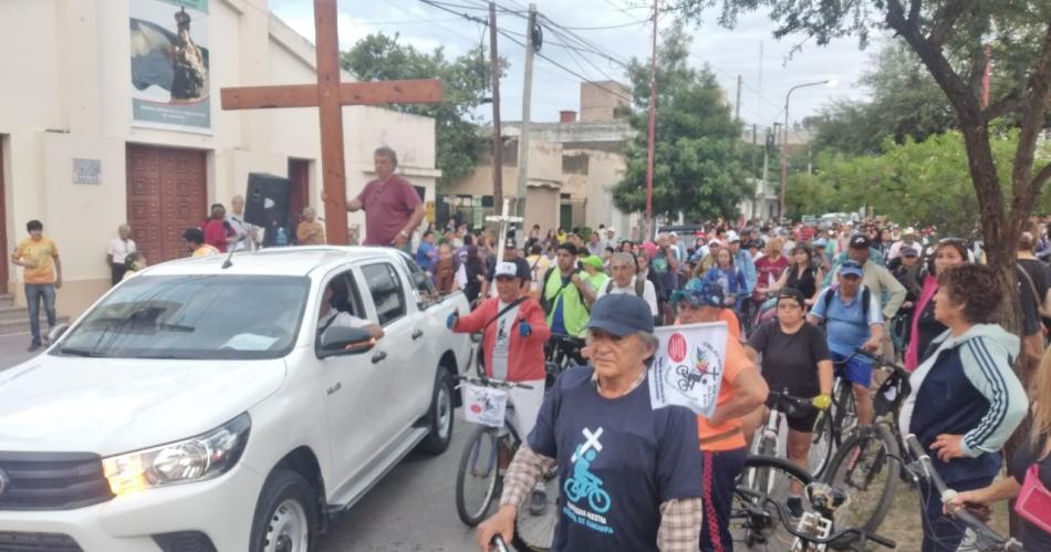 Viernes Santo- el Viacutea Crucis en bicicleta regresa con un mensaje de fe y esperanza para los santiaguentildeos