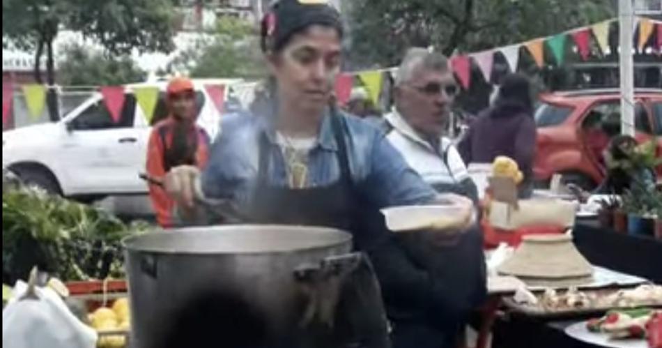 Turistas y termenses degustaron el Huascha Locro en la Feria