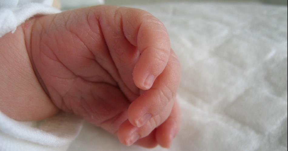 Embarazada llegó drogada y alcoholizada al hospital- su bebé murió y nadie reclamó el cuerpo