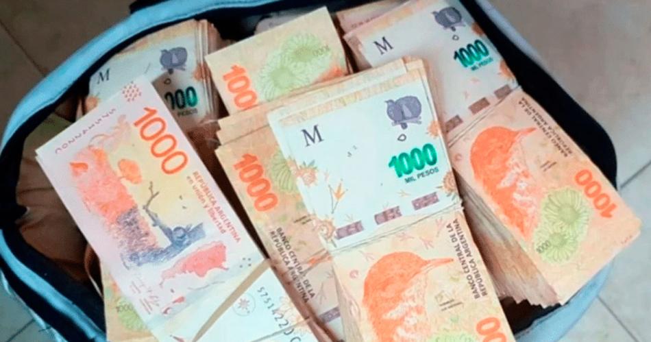 El dinero que se apoderaron los delincuentes estaba en un bolso