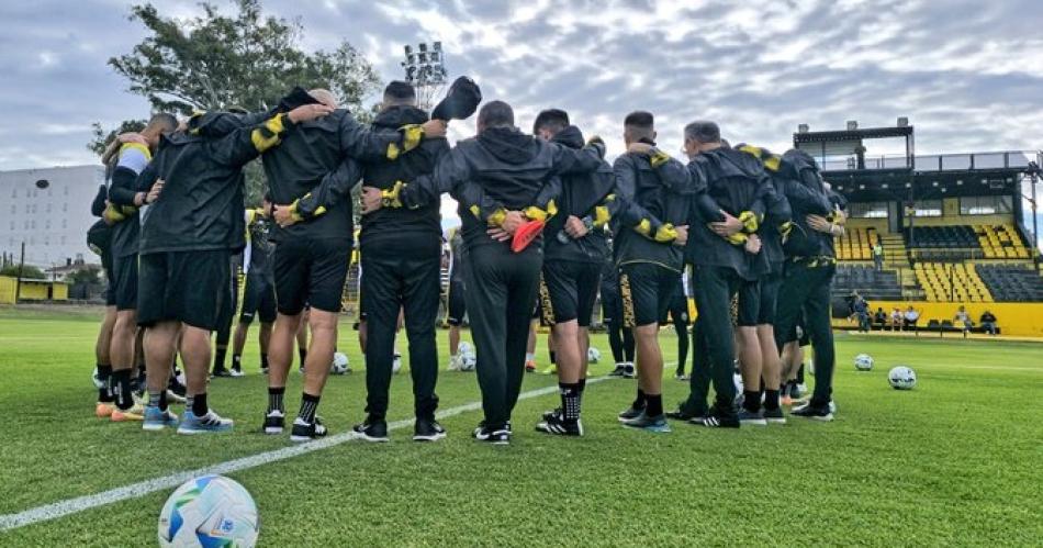 Deportivo Tchira llegó a Santiago del Estero y entrenó en el estadio de Mitre (Foto- X @DvoTachira)