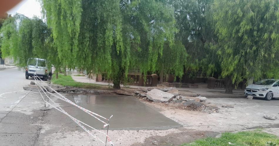 Se realizan trabajo de bacheo de calles del barrio Aeropuerto