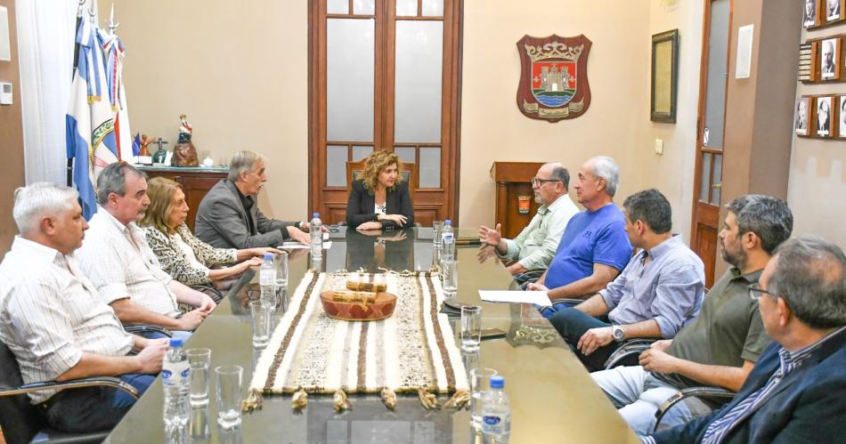 Fuentes mantuvo reunión con representantes del Colegio de Ingenieros y del Consejo de Arquitectos