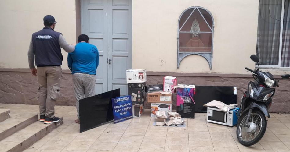 Robo calificado- allanan viviendas secuestran bienes y detienen a un hombre