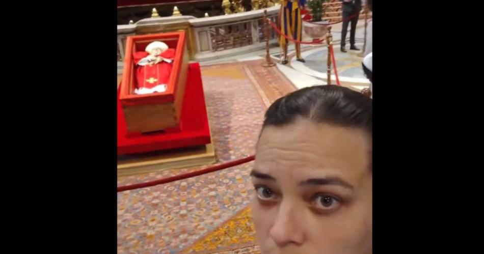 Algunos fieles se tomaron selfies en la Basílica y luego publicaron la foto en redes sociales