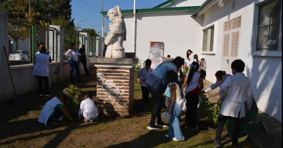 La forestacioacuten urbana toma cada vez maacutes fuerza en todo Friacuteas