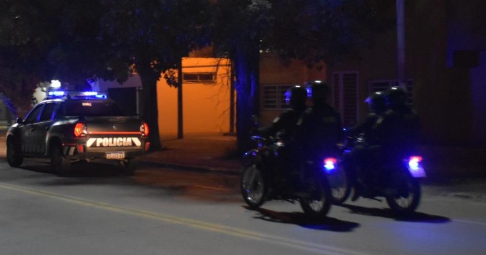 Vecinos de dos barrios antagoacutenicos se enfrentaron con machetes y una carabina