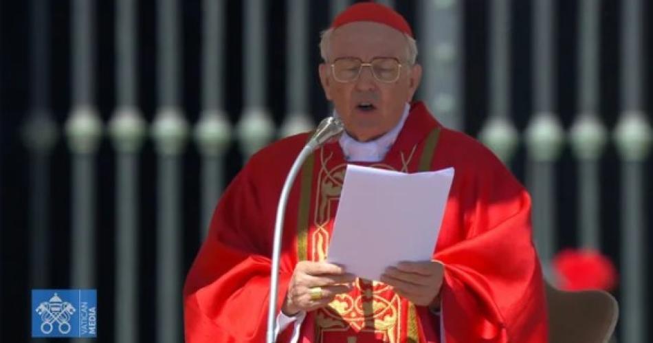 Nadie se salva solo la emotiva homilía del cardenal Re en la misa funeral del Papa0