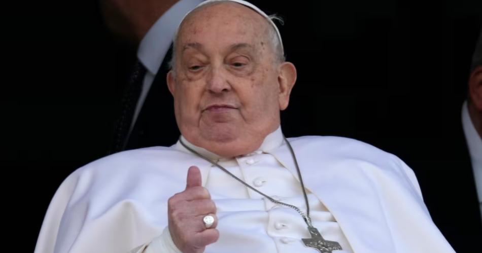 El anillo que Jorge Bergoglio usaba en Buenos Aires y eligió para su ltimo adiós