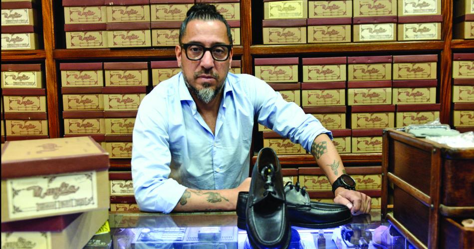 Hasta los mocasines negros del papa Francisco tienen su historia