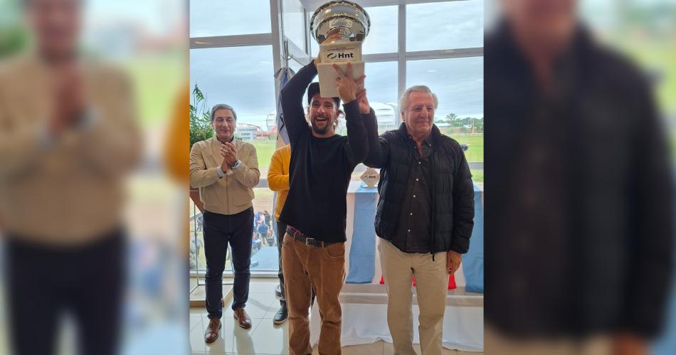 El vicegobernador entregoacute premio del Claacutesico Diacutea de la Autonomiacutea