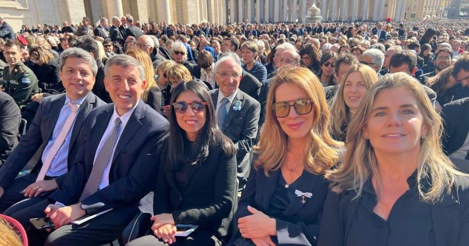 EL LIBERAL en Roma- Hacedlo santo el pedido de miles de fieles en la tumba de Francisco