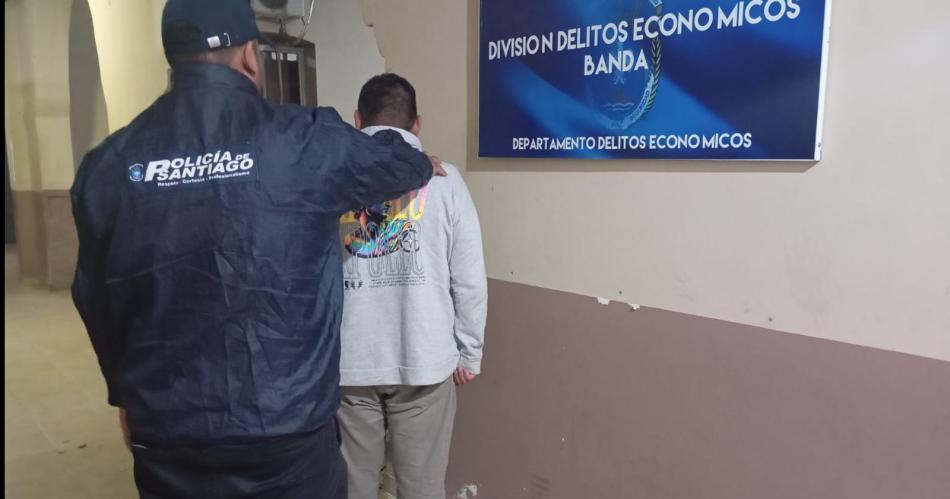 Tres detenidos por falsificacioacuten de documentos a varios meacutedicos