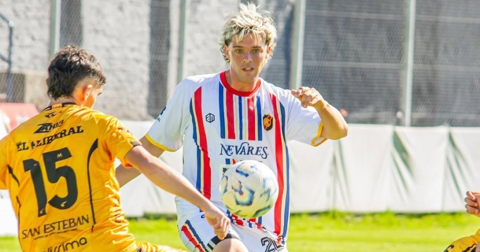 Santi Maratea debutó en la Reserva de Colegiales y generó polémica