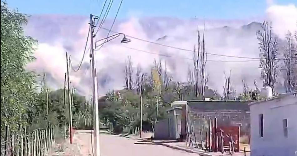 Derrumbe de paredes y desprendimientos en el cerro (Foto- captura de video)