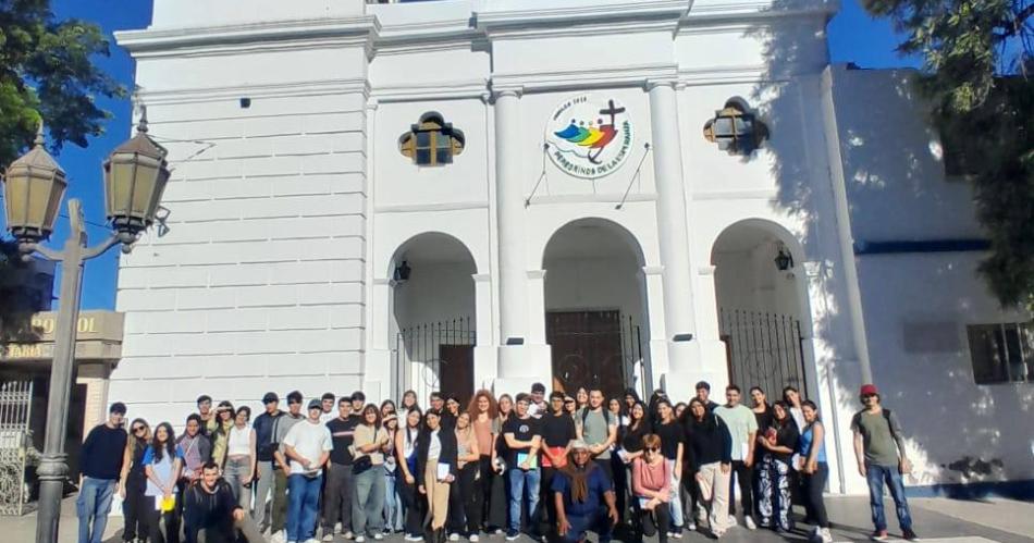 La parroquia Santiago Apoacutestol firmoacute un convenio con la Ucse