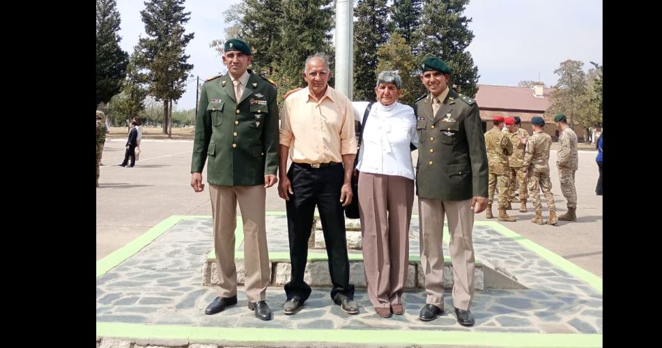 GRATITUD Los dos Olivera (Ignacio der) junto a sus padres los responsables de su educación