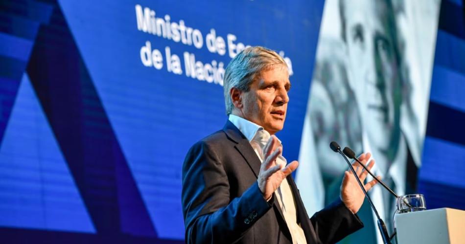 Las estrategias que eval�a el Gobierno para fomentar el uso de dólares en la economía