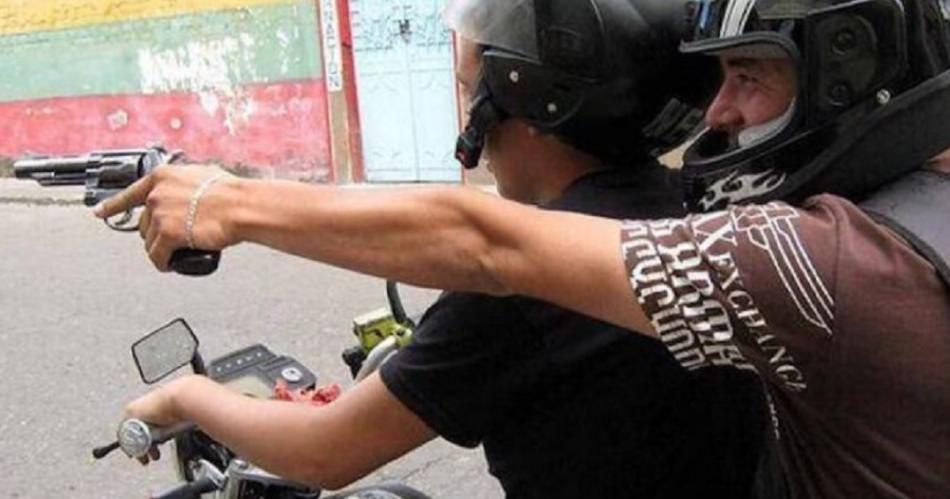 Dos adolescentes en bicicleta fueron asaltados a punta de pistola por motochorros Foto- Archivo