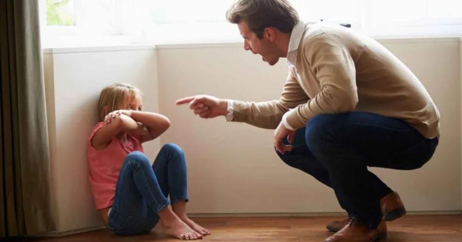 Las frases dantildeinas de los padres a sus hijos dejan secuelas que se manifiestan en la adultez