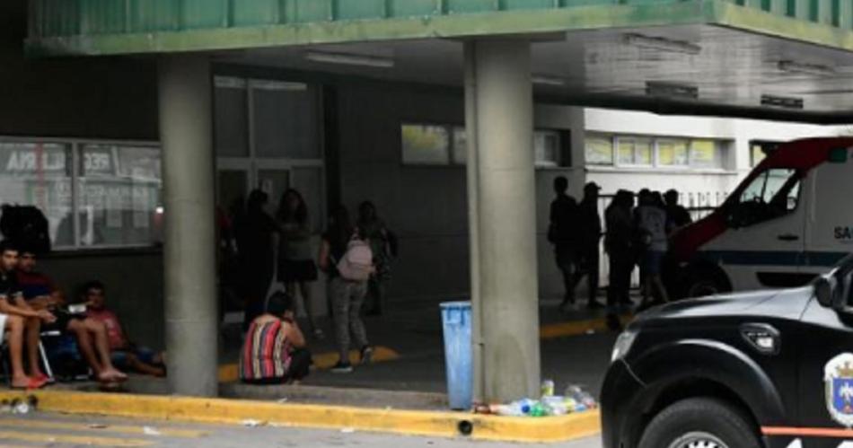  Investigan a una pareja tras accidente en moto- al joven se le cayoacute un arma en el Regional