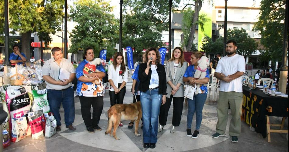 PRESENTE La intendenta Norma Fuentes fue jurado en el Desflile de Mascotas