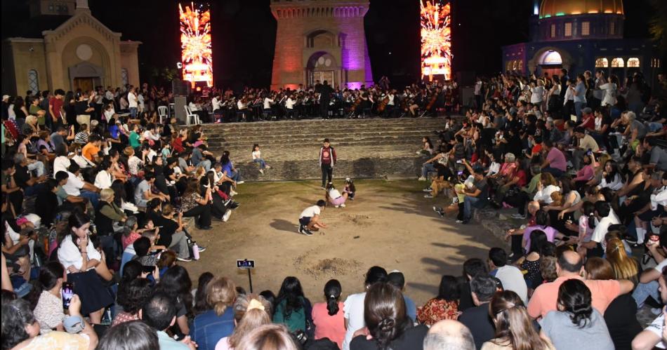 El parque del Encuentro repleto por el concierto de las orquestas escolares