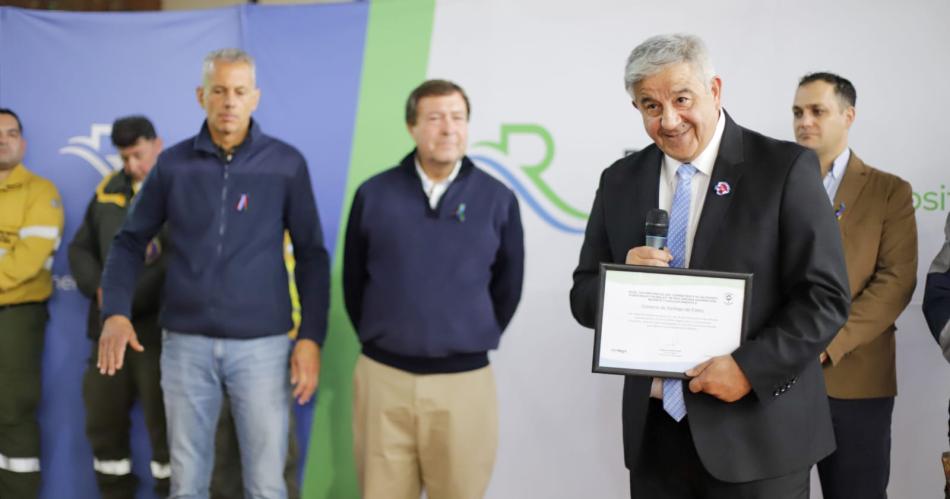 Riacuteo Negro reconocioacute a Santiago por su apoyo en la lucha contra incendios forestales