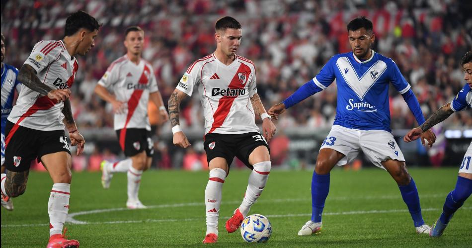 River goleoacute a Veacutelez terminoacute segundo y enfrentaraacute a Barracas en octavos