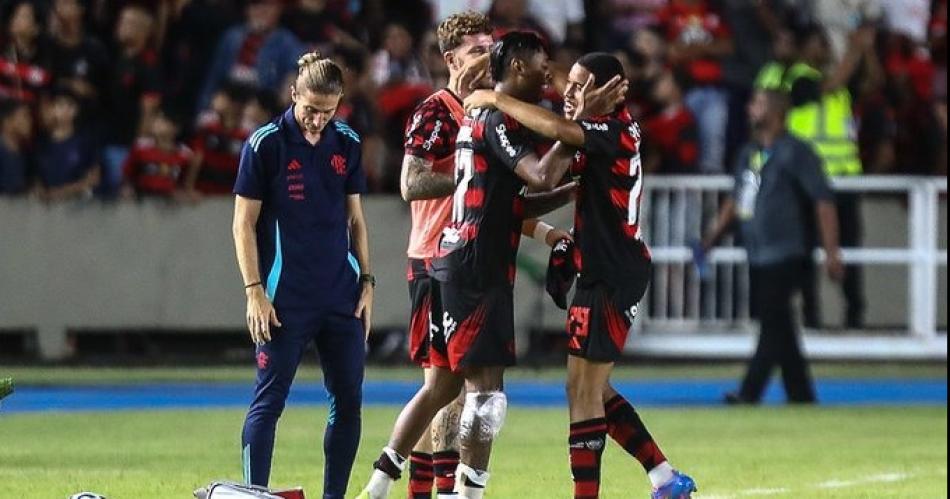 Filipe Luis y el duelo ante el Ferro- Ser similar al del Maracan