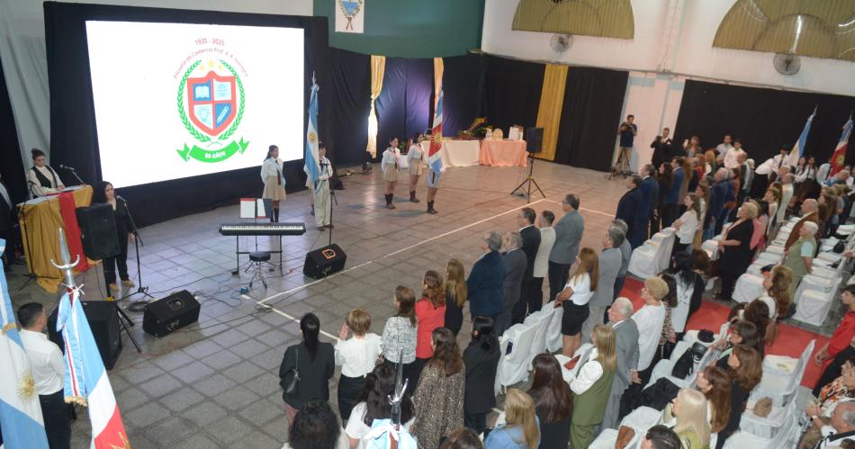 FOTOS  La Escuela de Comercio Antenor R Ferreyra celebroacute su 90ordm aniversario con un emotivo acto