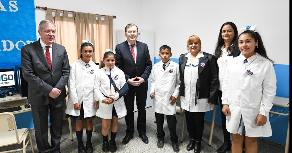 Zamora inauguroacute una escuela para 10 nintildeos y un jardiacuten para 4 alumnos en El Cerrito