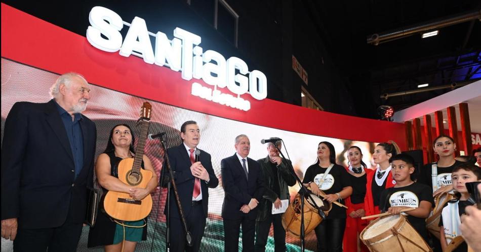 Zamora visitó la Feria Internacional del Libro en el Día de Santiago del Estero