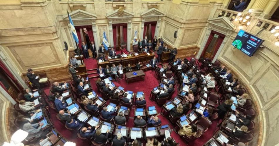 El debate se inició en el marco de una fuerte tensión política entre los bloques